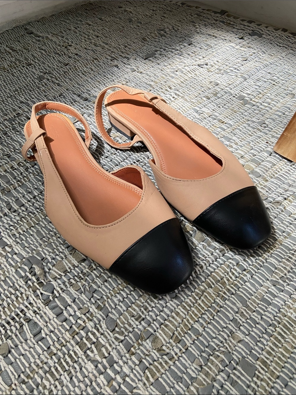 Women’s Two-Tone Slingback Flats in Beige and Black
